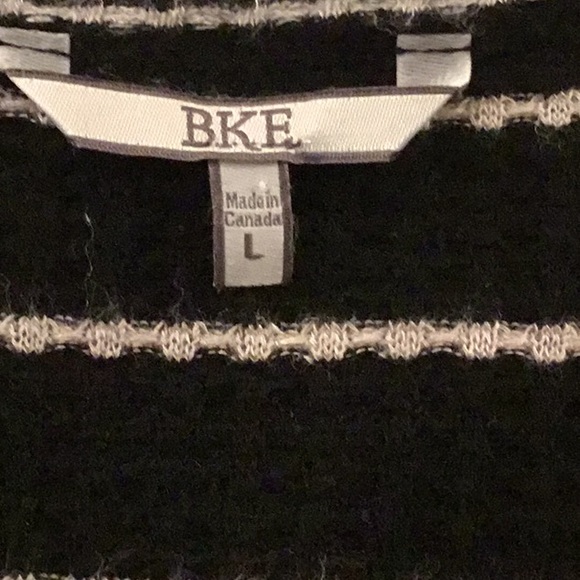 Buckle BKE Striped Top V-Neck LARGE NWOT - Picture 7 of 8